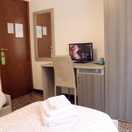 Albergo Locanda Diana เจนัว ภายนอก รูปภาพ